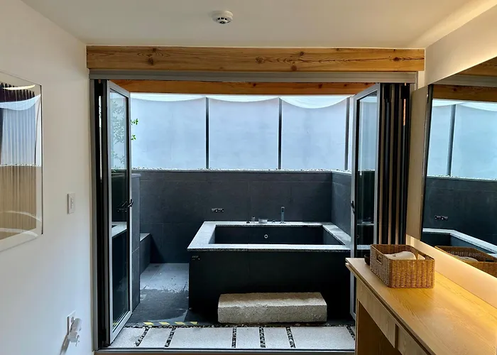 Luxury Hanok Serenity *