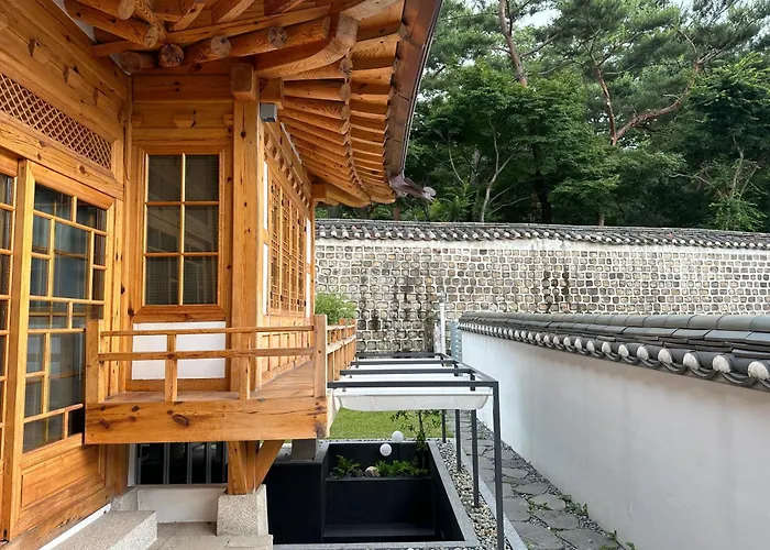 Luxury Hanok Serenity *